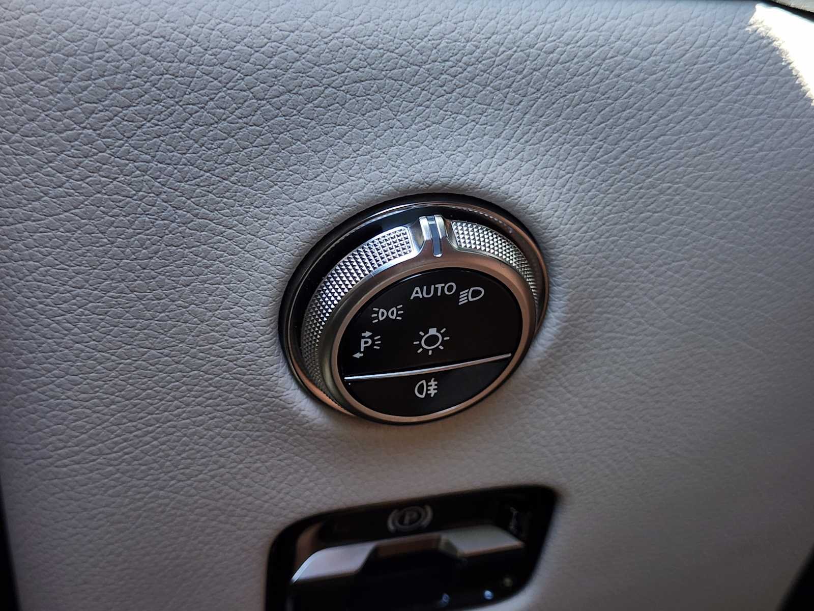 Certified Used 2026 Polar White Mercedes-Benz GLC 300 image 21
