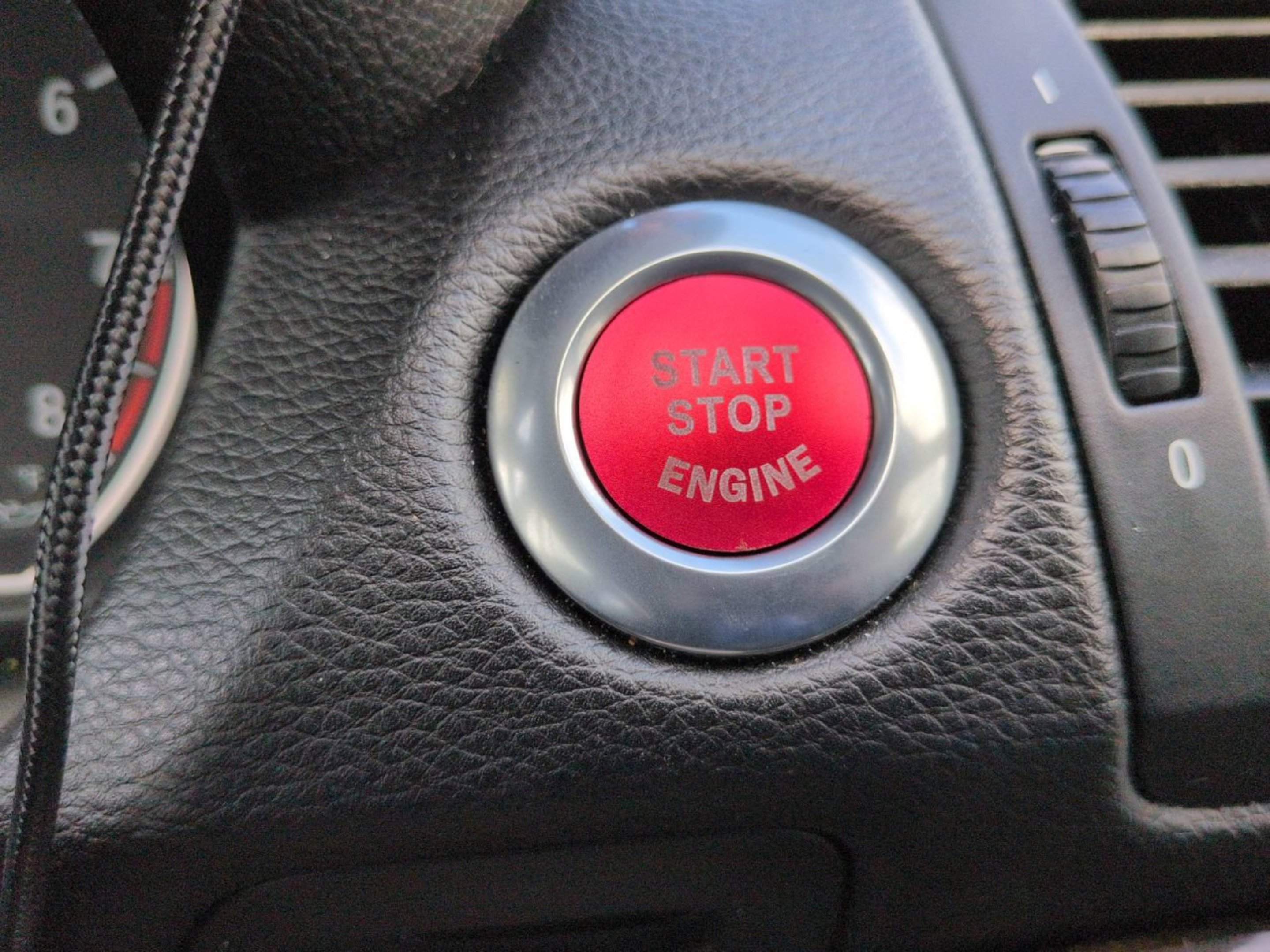 Used 2011 Le Mans Blue Metallic BMW 135i image 32