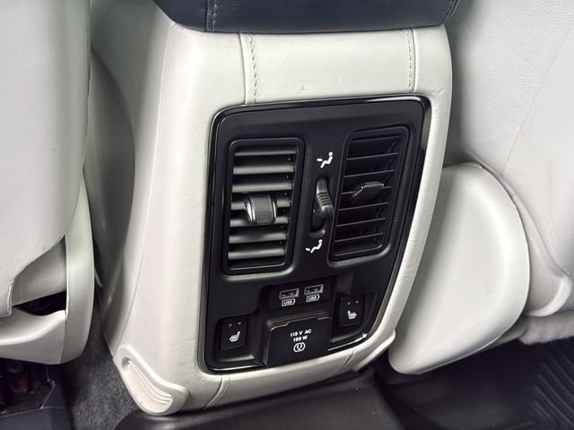 Used 2018 Black Jeep Summit image 16
