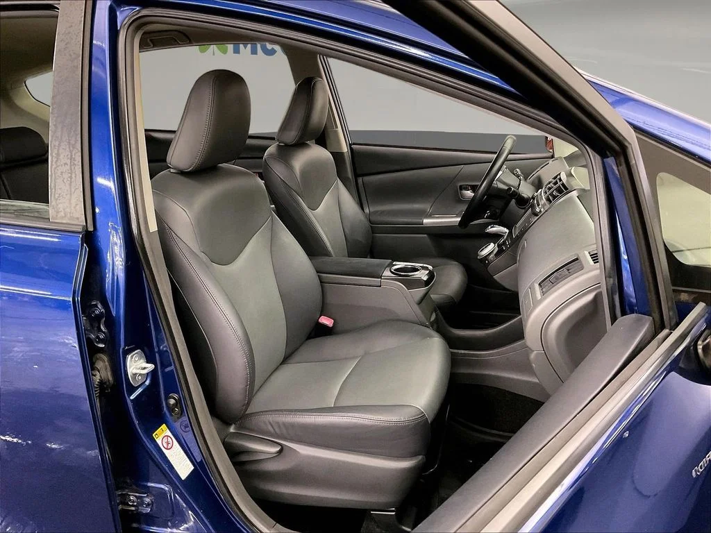 Used 2013 Blue Toyota Five image 10