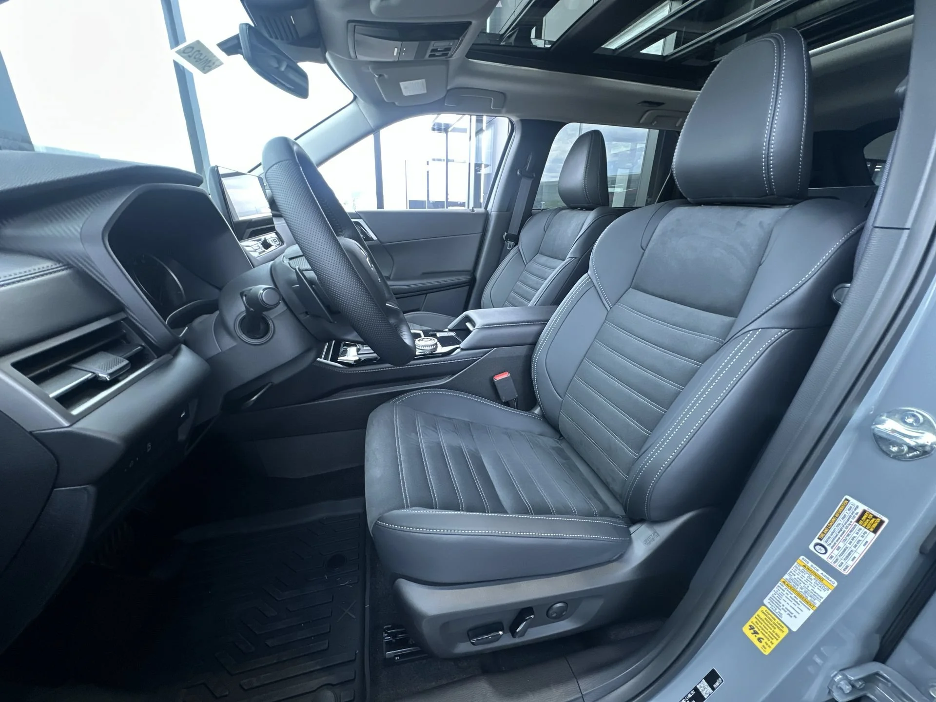New 2026 Moonstone Gray Metallic/Black Roof Mitsubishi Trail Edition image 11