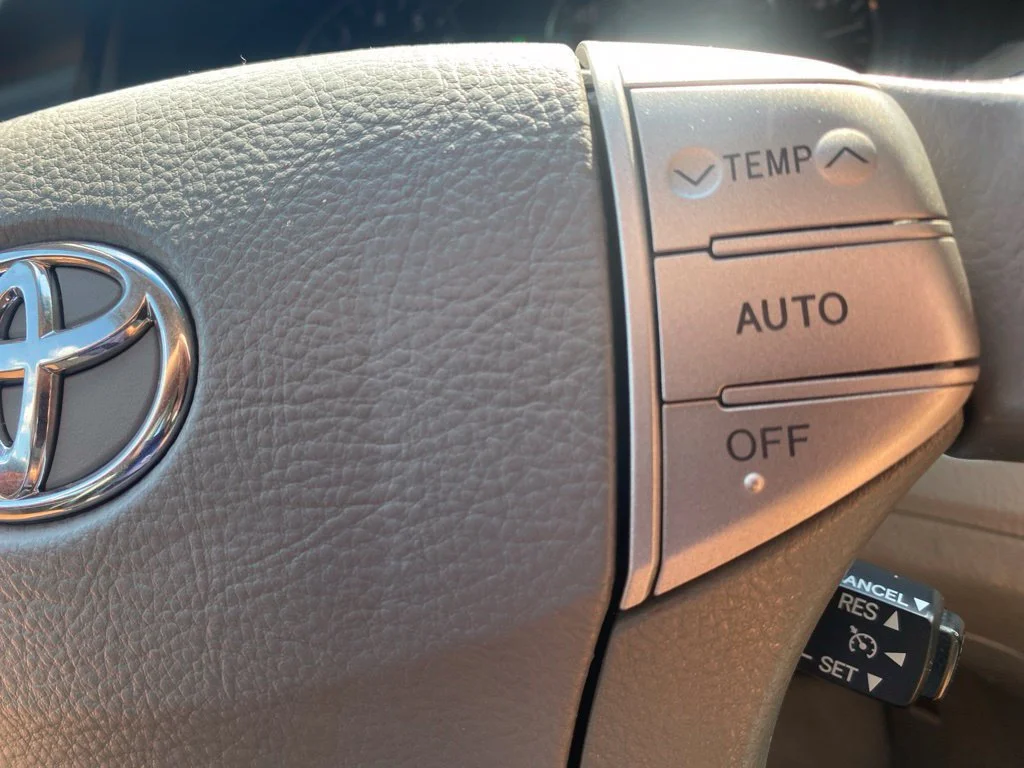 Used 2007 Silver Toyota XL image 32