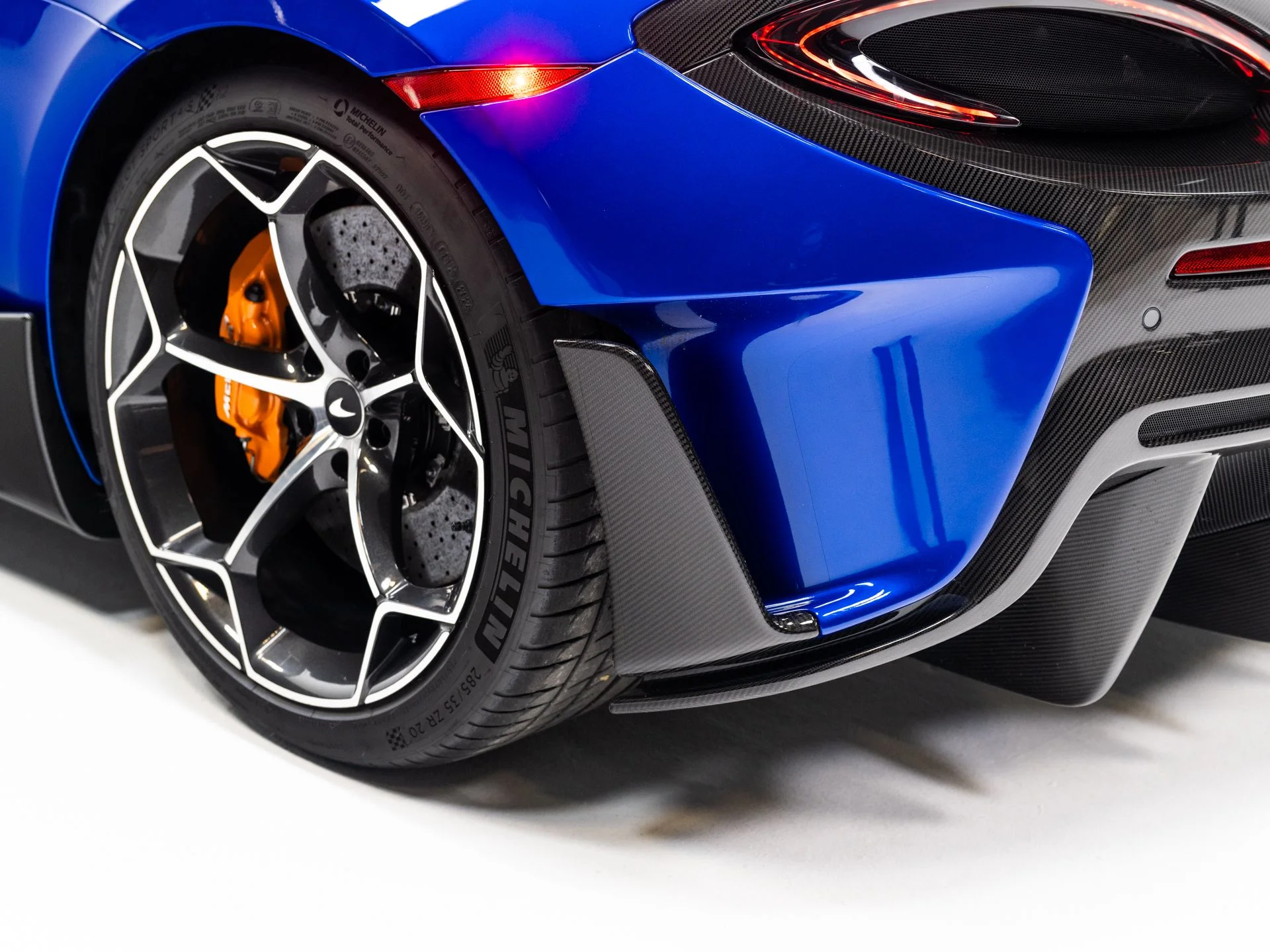 Used 2020 Burton Blue McLaren Spider image 55