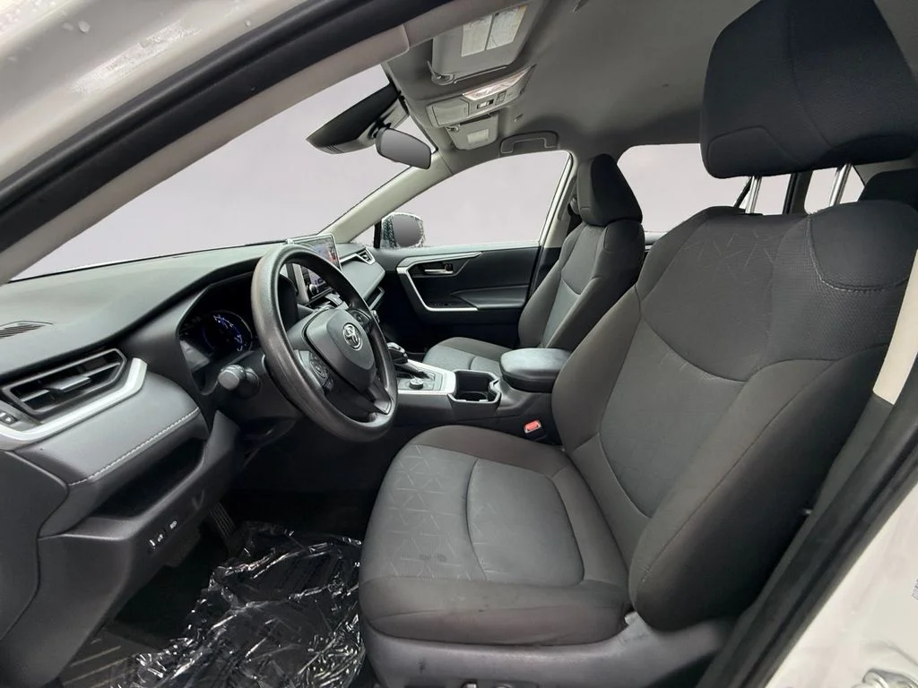 Used 2025 White Toyota XLE image 10