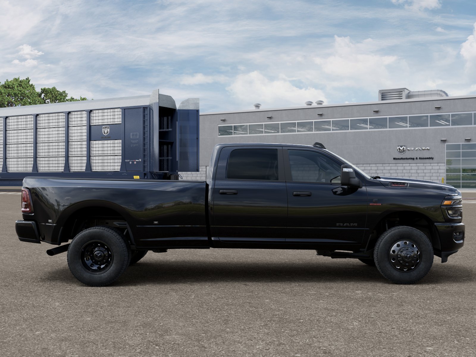 New 2026 Diamond Black Crystal Pearl-Coat Exterior Paint RAM BIG HORN image 12