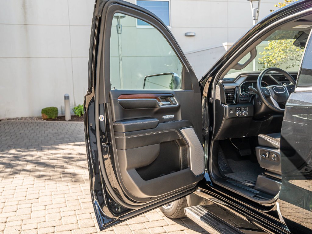 Used 2024 Onyx Black GMC Denali image 29