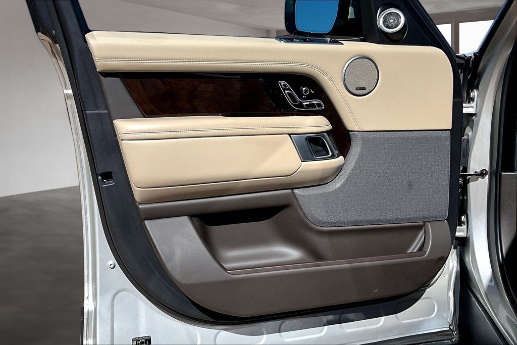 Used 2020  Land Rover HSE image 18