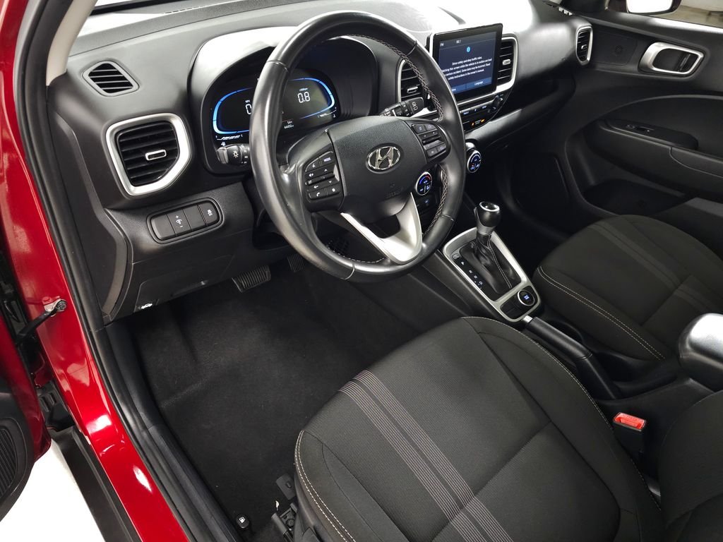 2025 Hyundai Venue SEL - Photo 15