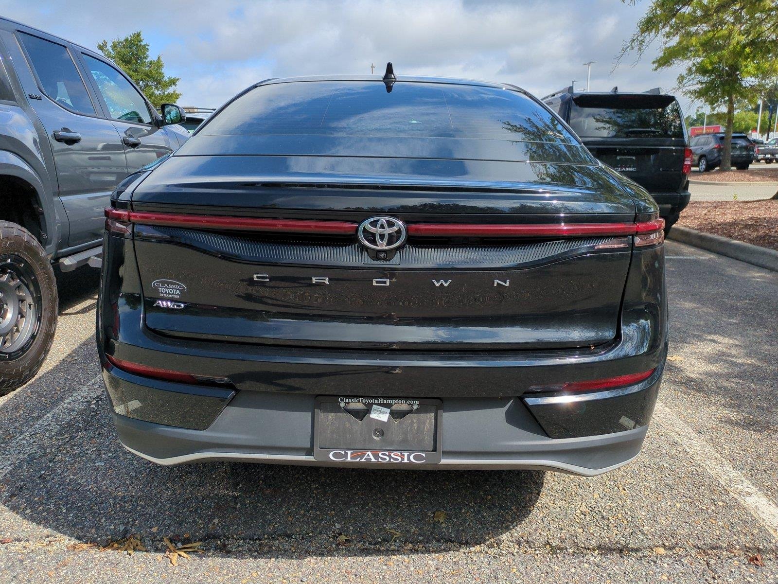 Used 2023 Black Toyota XLE image 5