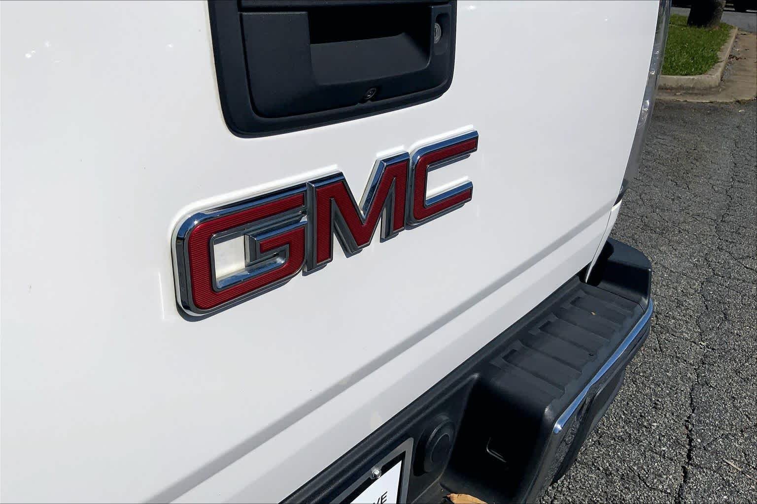 Used 2016 Summit White GMC 2WD image 29