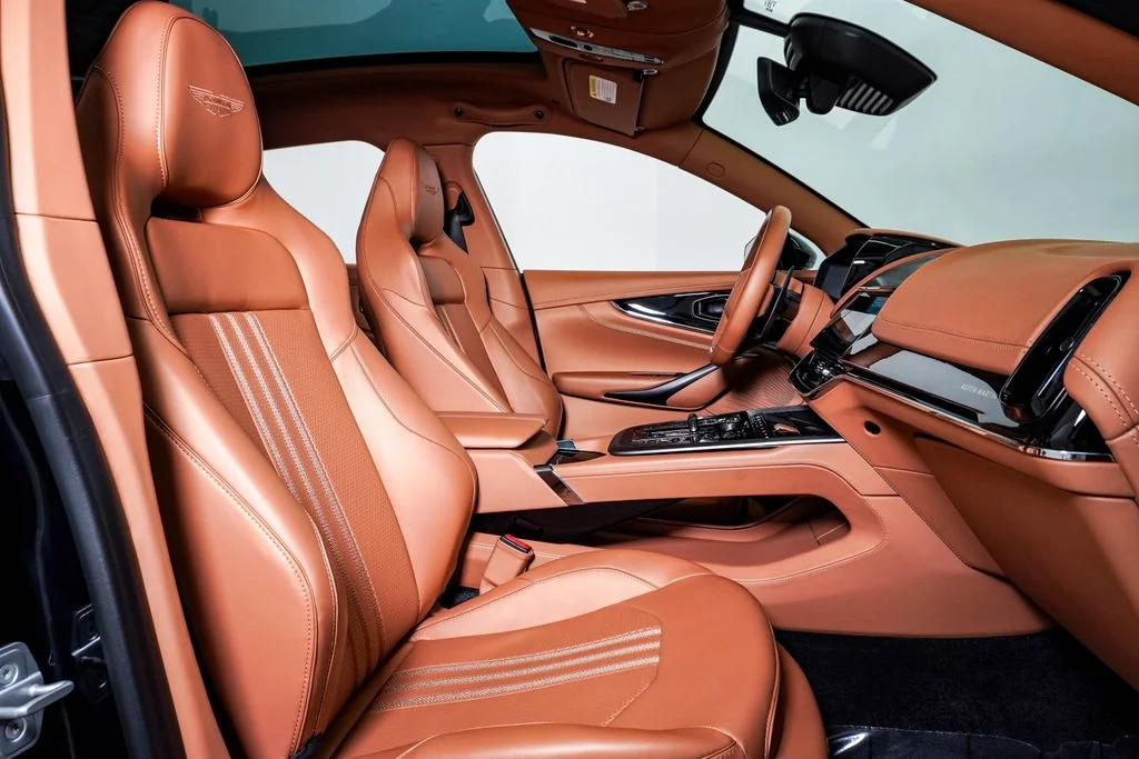 Used 2025 Q Oberon Black Aston Martin 707 image 18