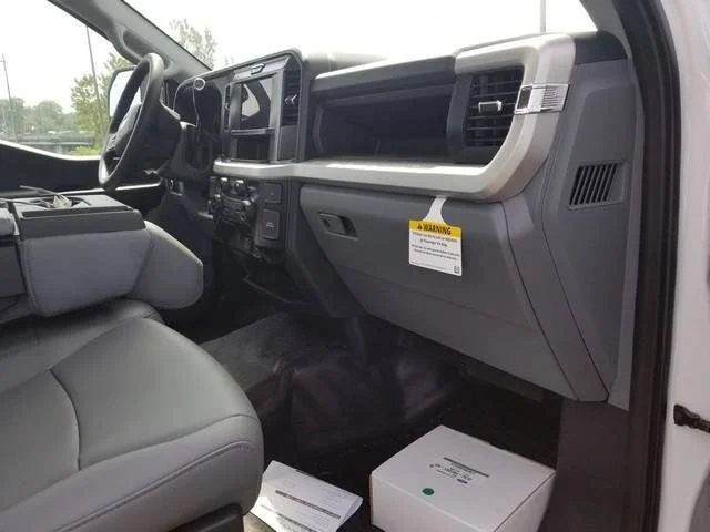 New 2026 Oxford White Ford F-550® XL image 32