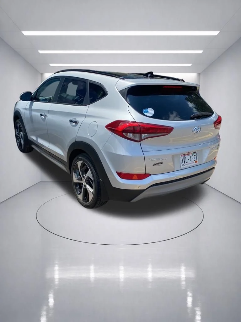Used 2018 Molten Silver Hyundai Limited image 6