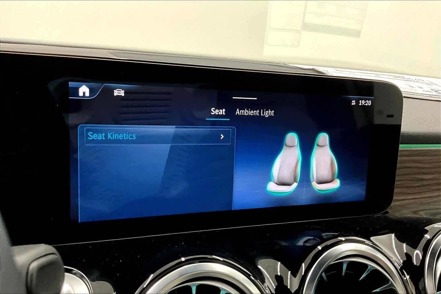 New 2026 Polar White Mercedes-Benz GLB 250 image 20