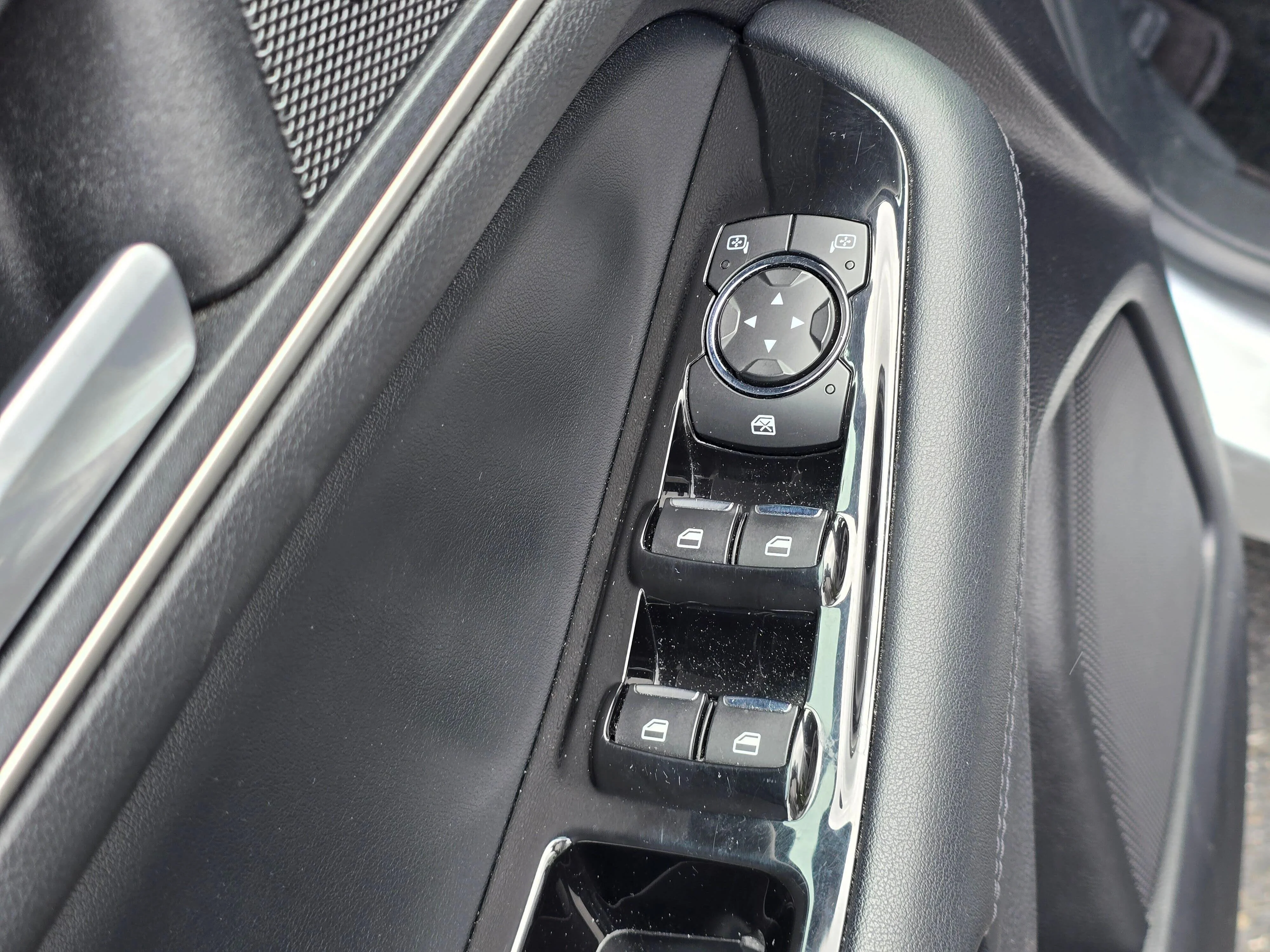 Used 2019 Ingot Silver Metallic Ford SEL image 13