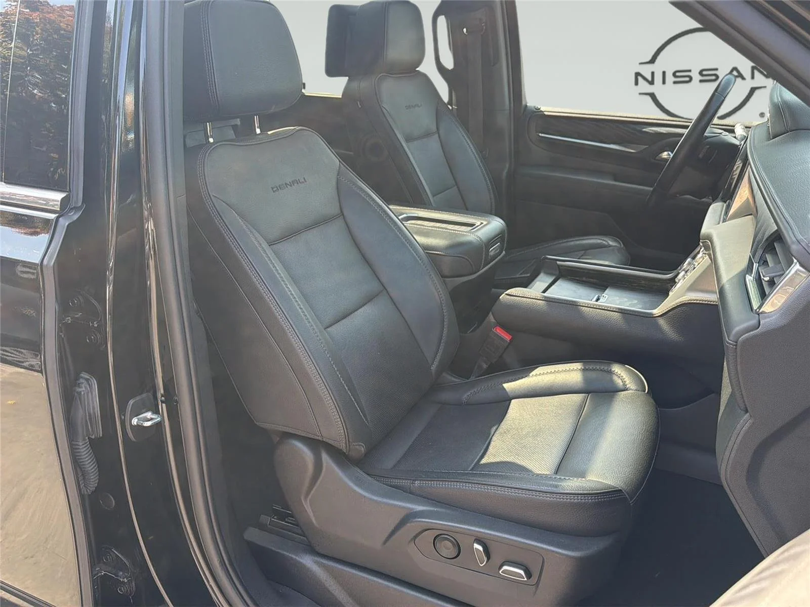 Used 2023 Onyx Black GMC Denali image 49