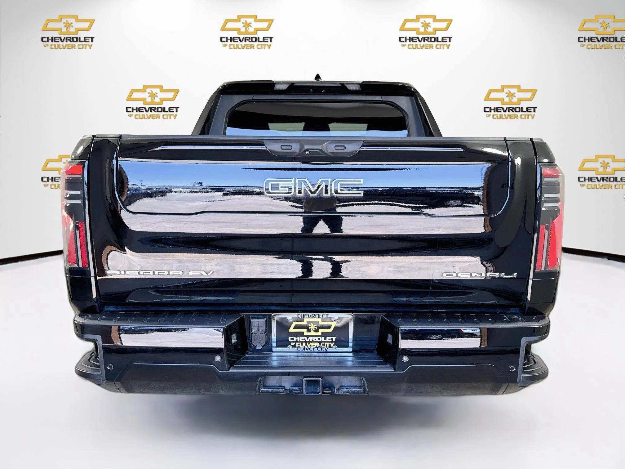 Used 2025 Onyx Black GMC Max Range Denali image 7