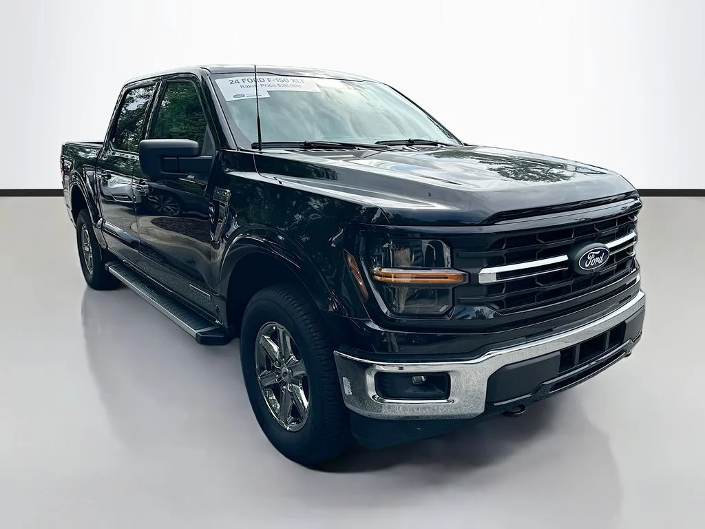Used 2024 Black Ford XLT image 3