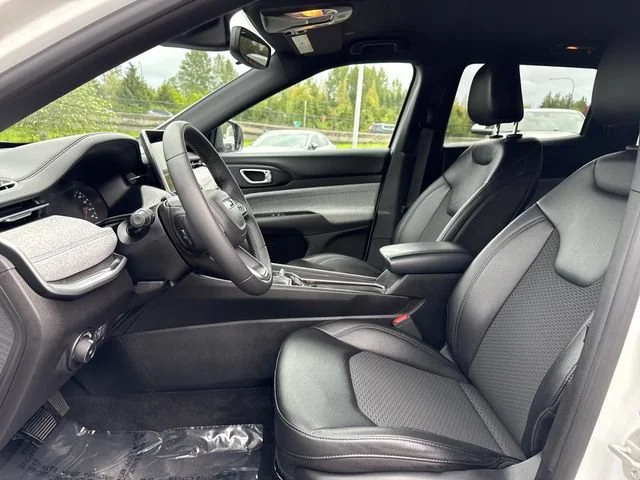 Used 2024 Bright White Clearcoat Jeep Latitude image 13