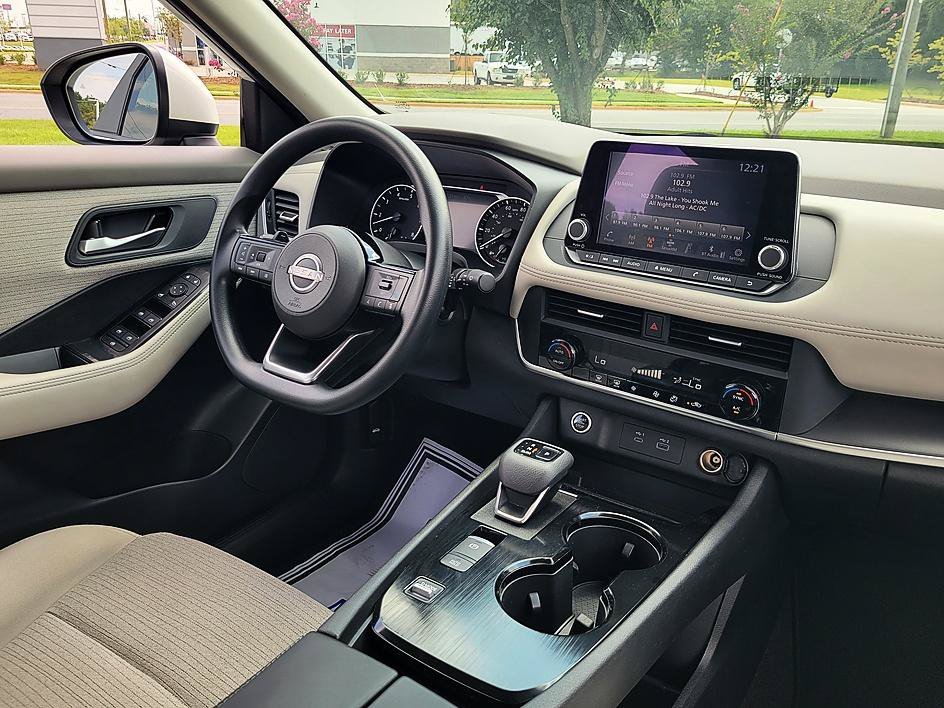 Used 2023 Pearl White Tricoat Nissan SV image 30
