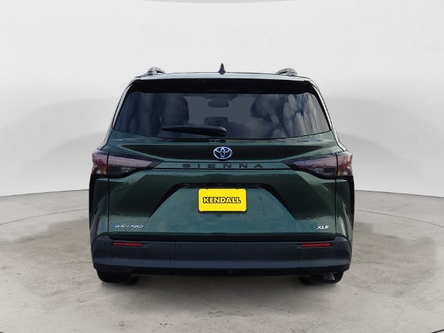 Used 2025  Toyota XLE image 6