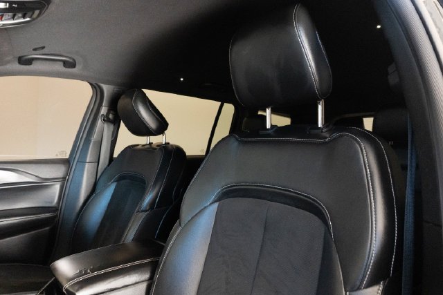 Used 2021 Black Jeep Altitude image 6