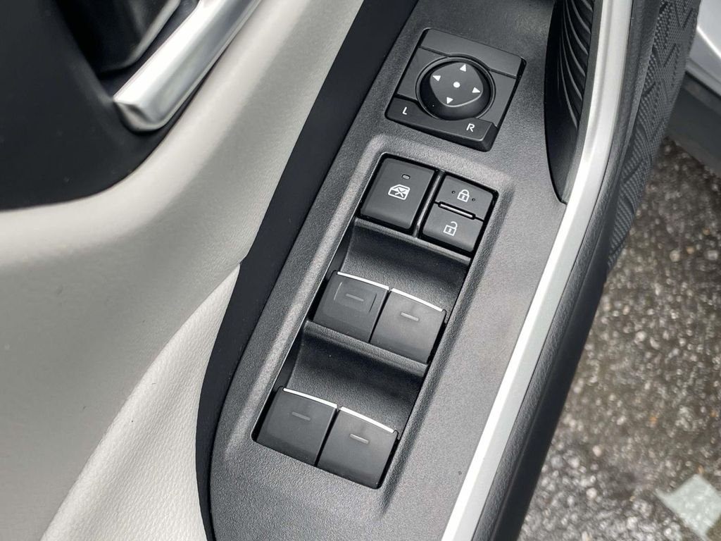 Used 2022 Silver Sky Metallic Toyota XLE image 6