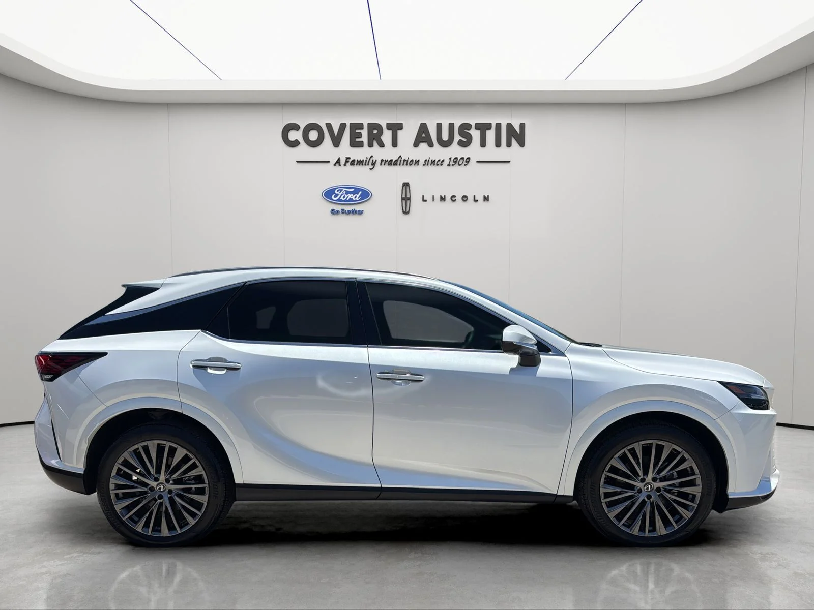 Used 2024 White Lexus 350h Luxury image 6