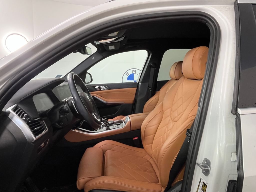 Used 2023 White BMW xDrive40i image 2