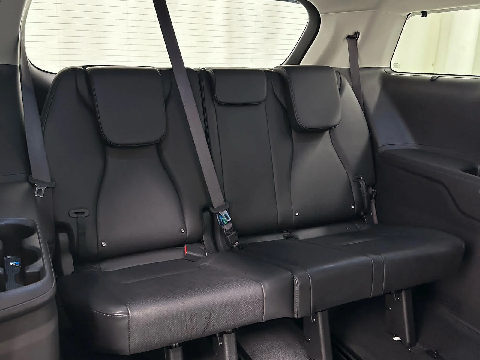 Used 2025 Snow White Pearl Kia SX image 24