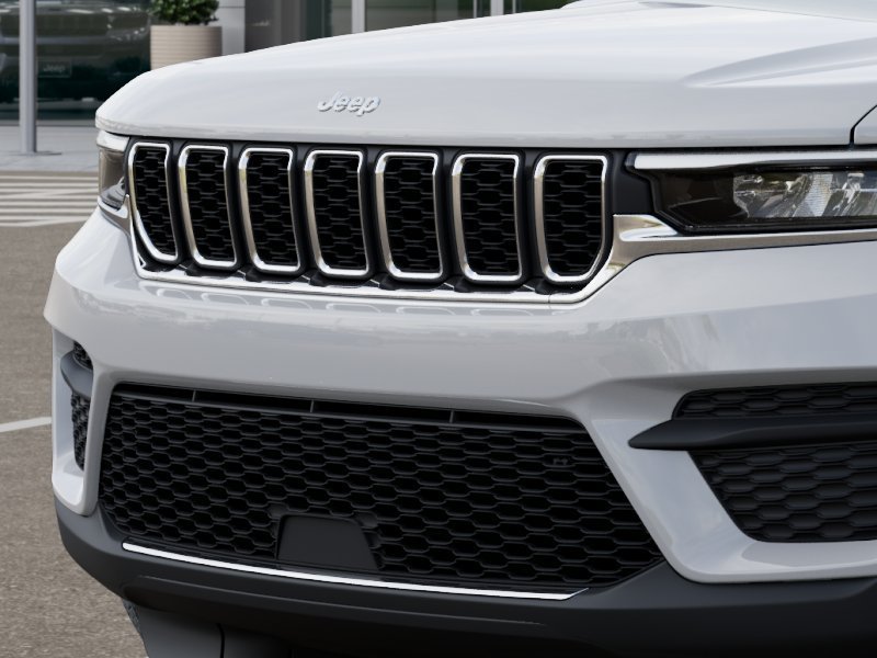 New 2026 Bright White Clear-Coat Exterior Paint Jeep Laredo image 11