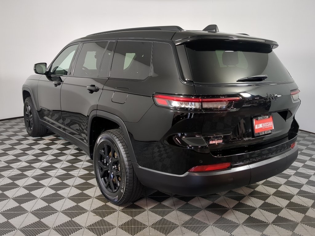 Used 2024 Diamond Black Crystal Pearlcoat Jeep Altitude X image 8