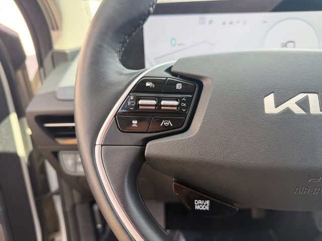 Certified Used 2023 White Kia Wind image 11