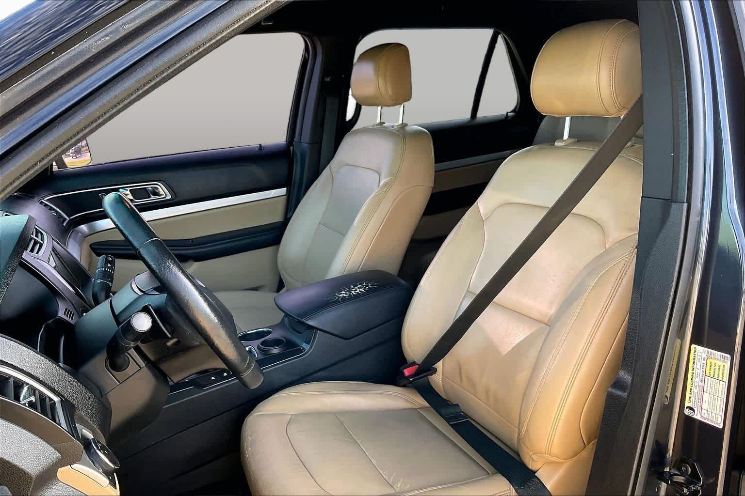 Used 2017 Smoked Quartz Metallic Tinted Clearcoat Ford XLT image 8