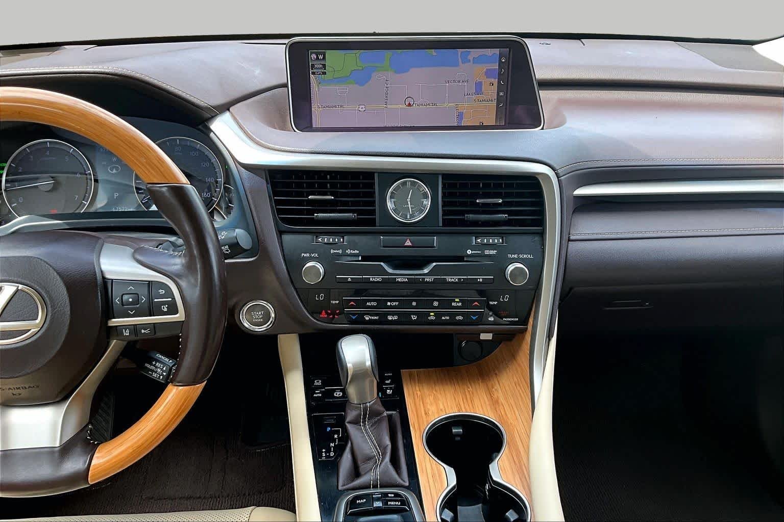 Used 2019 Eminent White Pearl Lexus Premium image 7