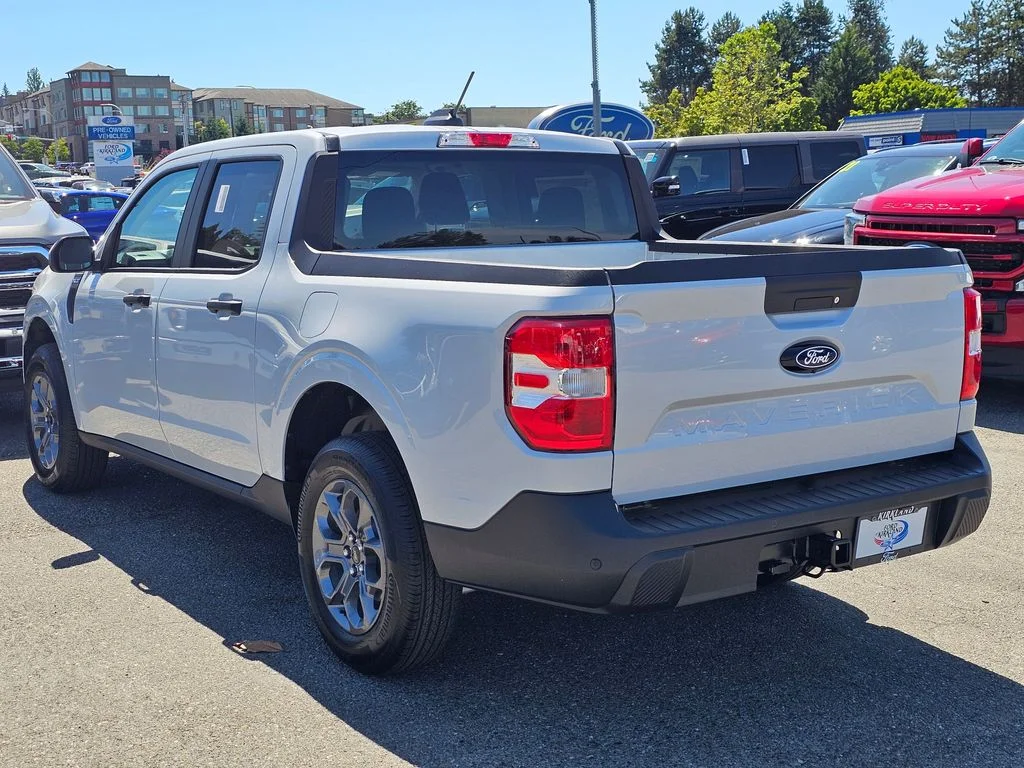New 2025 Space White Metallic Ford XLT image 5