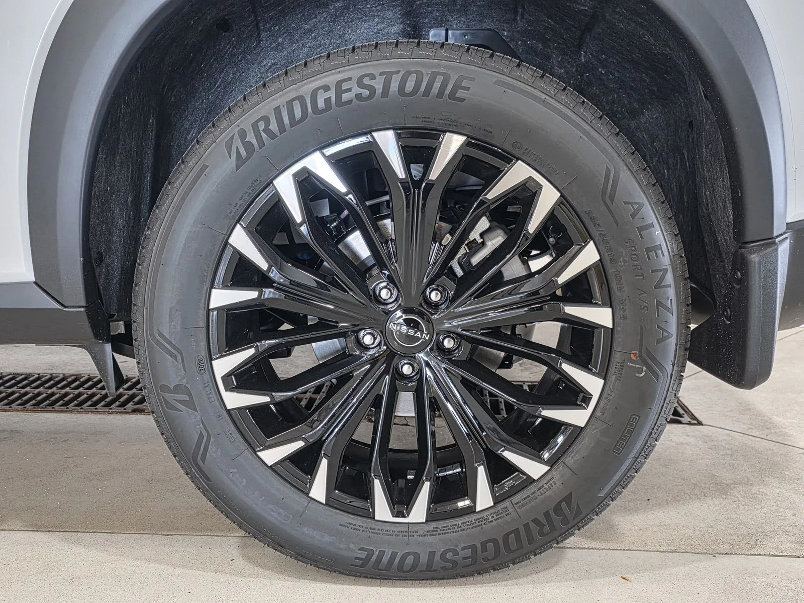 New 2026 Everest White Pearl TriCoat Nissan Dark Armor™ image 17