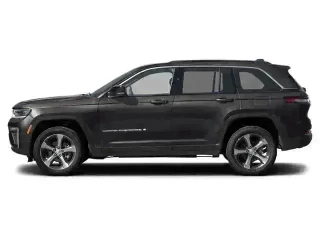 New 2026 Diamond Black Crystal Pearl-Coat Exterior Paint Jeep Altitude image 3