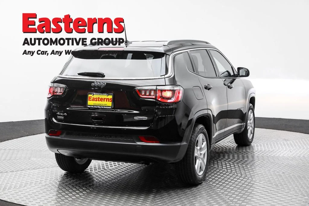 Used 2022 Black Jeep Latitude image 5