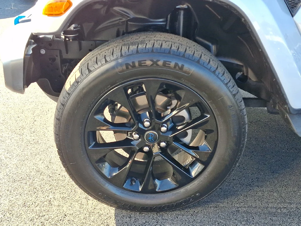 Used 2024 Silver Jeep Sahara 4xe image 29