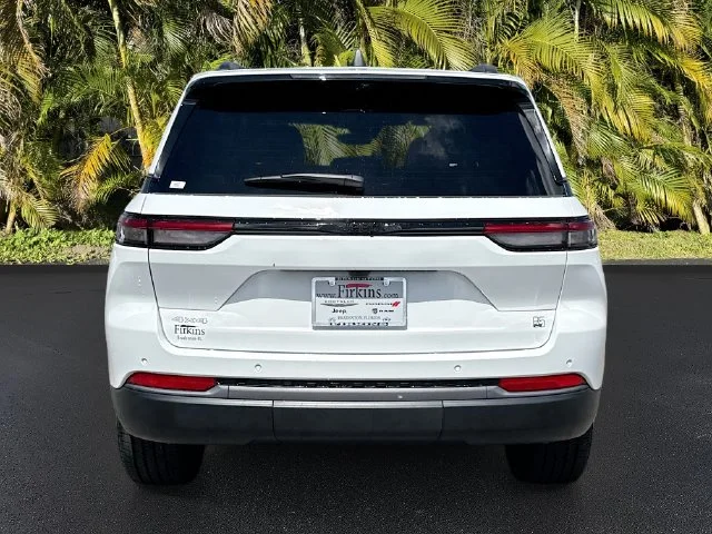 New 2026 Bright White Clear-Coat Exterior Paint Jeep  image 5