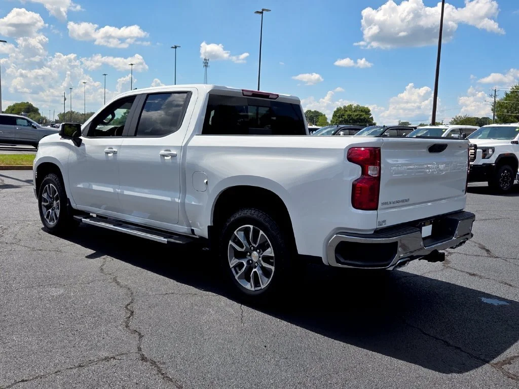 New 2026 Summit White Chevrolet LT image 33