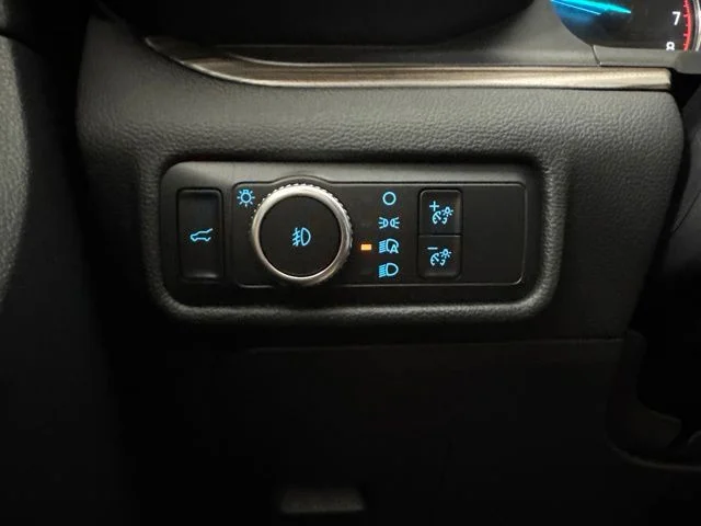 Used 2021 White Metallic Ford Limited image 21