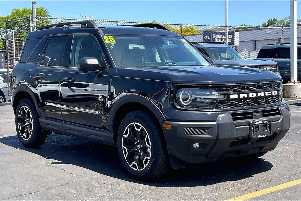 New 2025 Shadow Black Ford Outer Banks® image 35