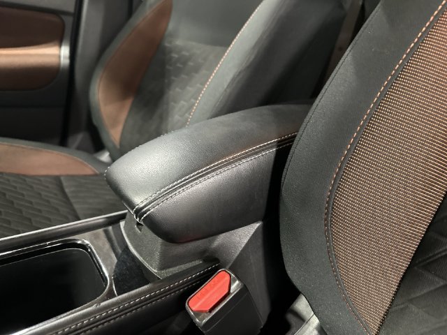 Certified Used 2021 Aspen White / Super Black Nissan SR image 28