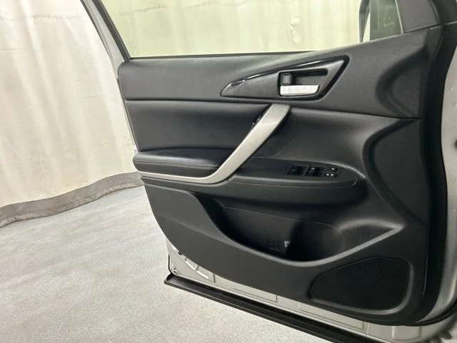 Used 2023 Silver Mitsubishi SEL image 18