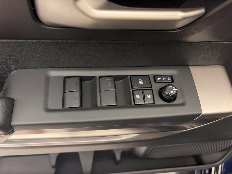 Used 2022  Toyota SR5 image 17