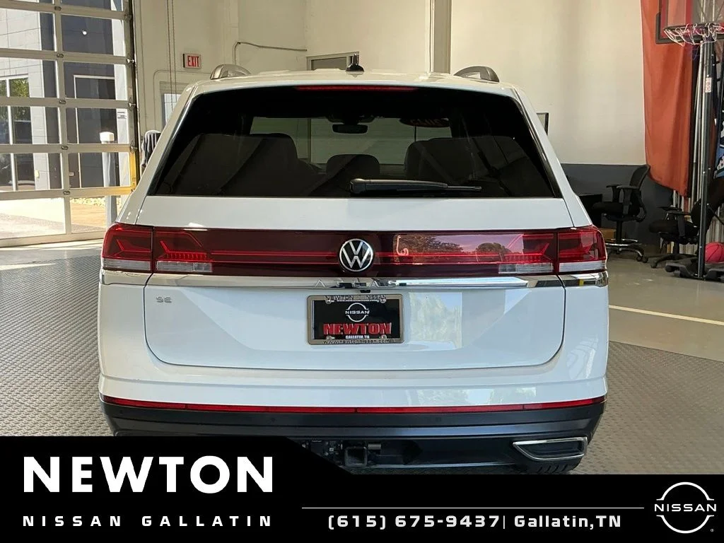 Used 2025 White Volkswagen 2.0T SE w/Technology image 28