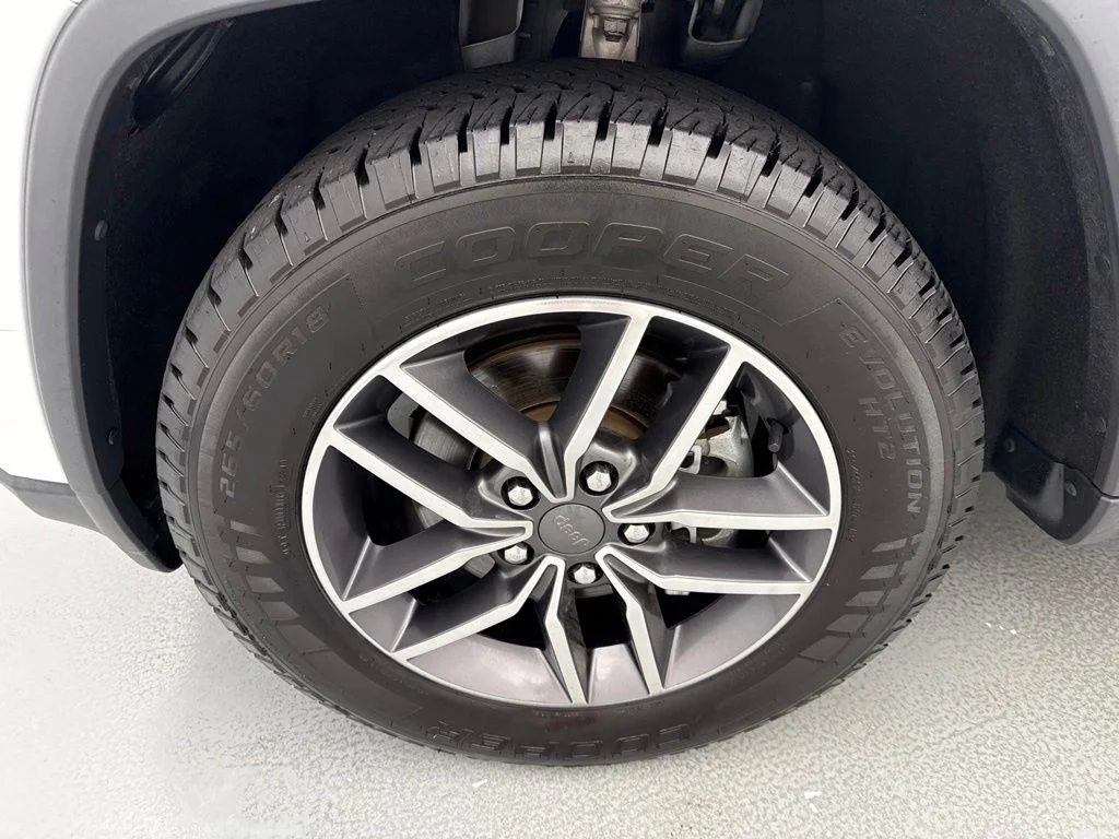 Used 2020 White Jeep Laredo E image 4