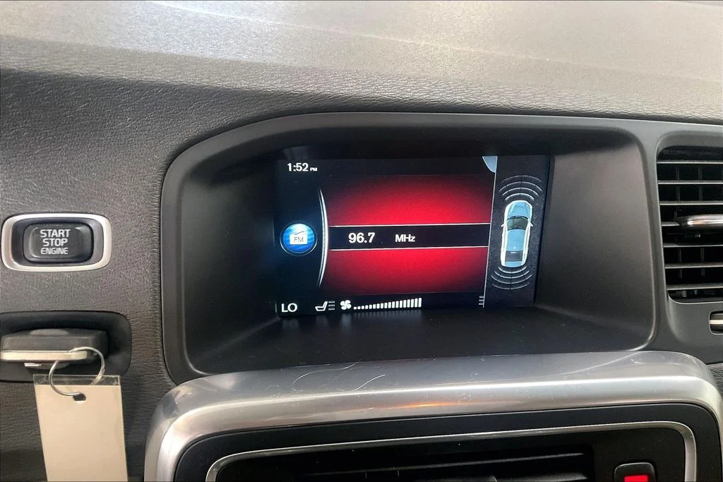 Used 2015 Blue Volvo T5 Premier image 21